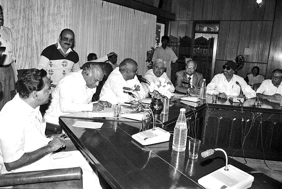 Kharge, Veerappa Moily and H.K. Patil with the then chief minister H.D. Deve Gowda during a meeting in the mid 1990s