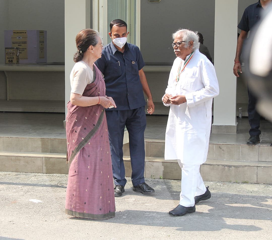 Congress leader Sonia Gandhi with Congress’ central election authority chairman Madhusudan Mistry