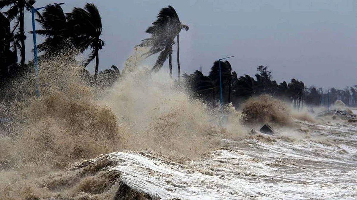 Heavy rain likely to pound West Bengal as cyclone threat looms large