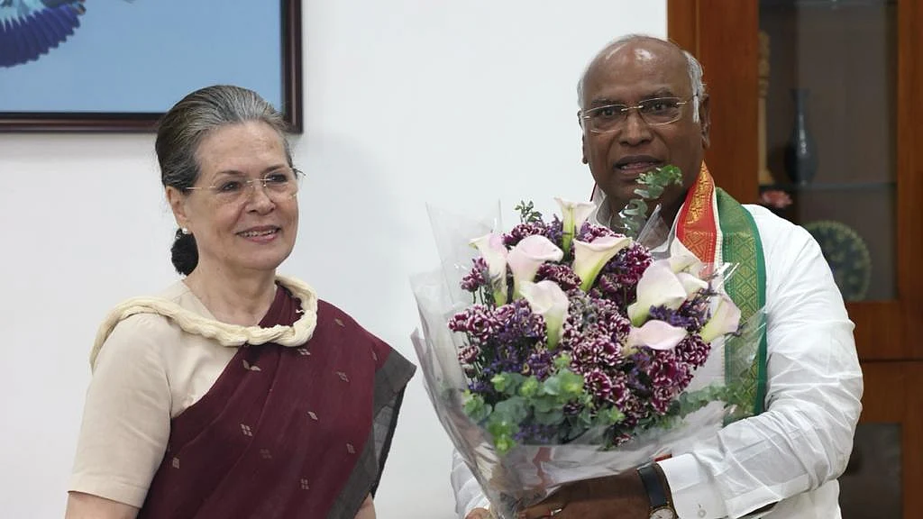 Outgoing Congress president Sonia Gandhi met and congratulated president-elect Mallikarjun Kharge at his residence in Delhi after the results were declared