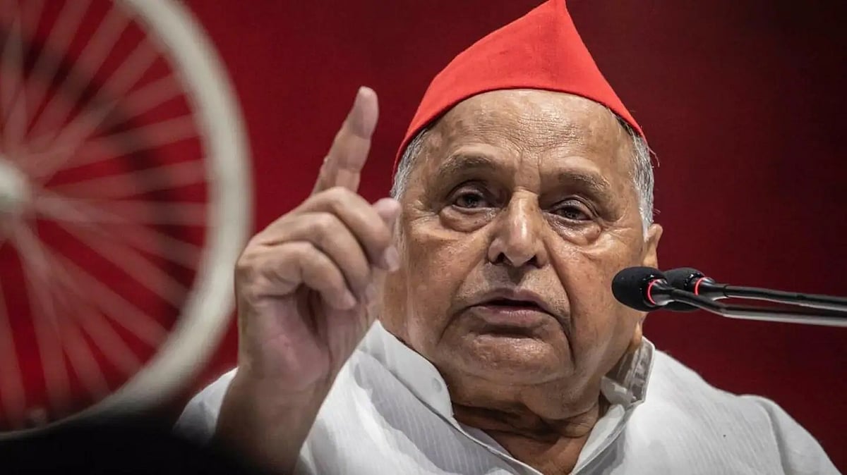Emotions surge as Mulayam Singh Yadav's mortal remains consigned to flames