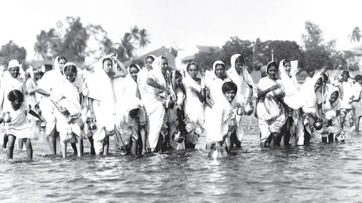 A group of women and children fill their brass pots with salt water at the Chowpatty shore to make salt in defiance of the British government’s salt law, 1930