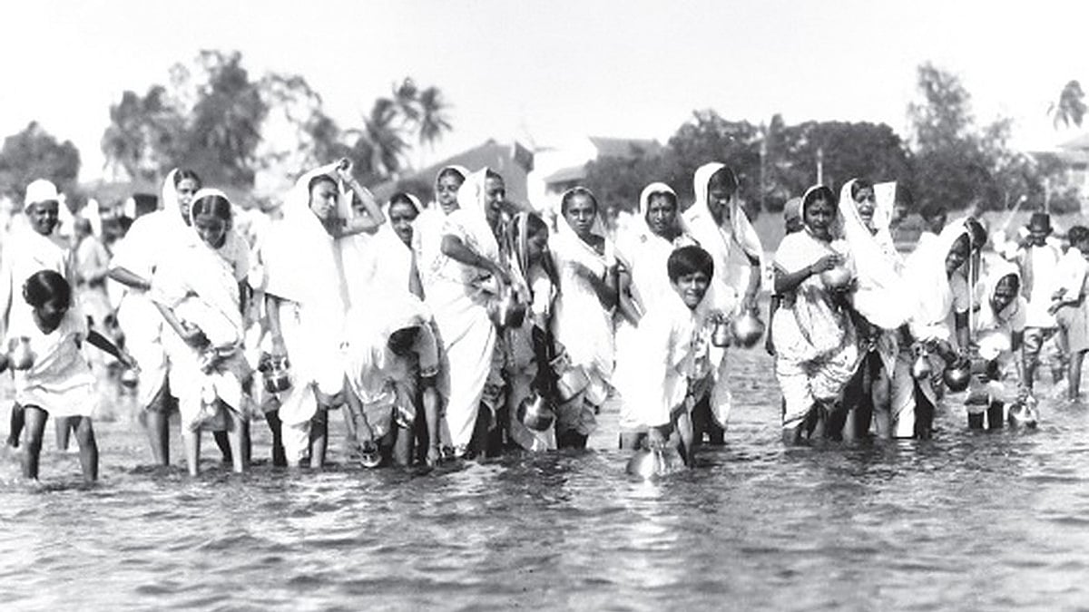 A group of women and children fill their brass pots with salt water at the Chowpatty shore to make salt in defiance of the British government’s salt law, 1930