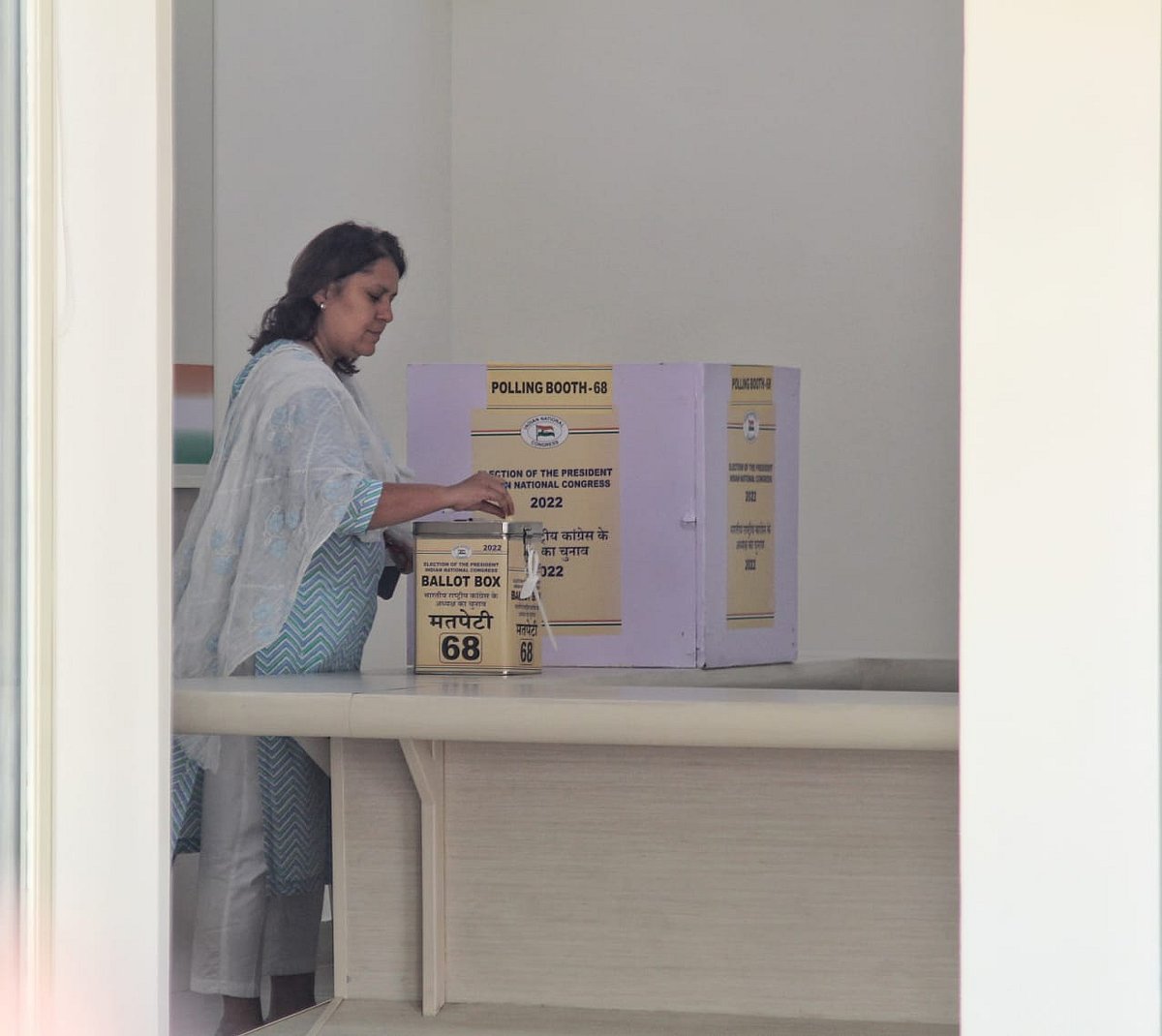 Congress spokesperson Supriya Shrinate casting her vote