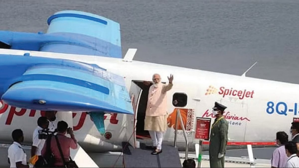 PM Modi inaugurates seaplane service in Gujarat in October 2020 (Photo: Twitter/@SRFDCL)