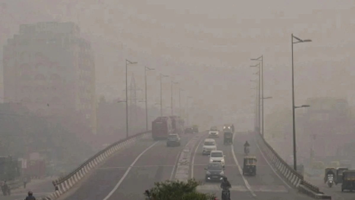 Delhi air quality 'very poor' for third day on trot; primary schools to reopen on Wednesday