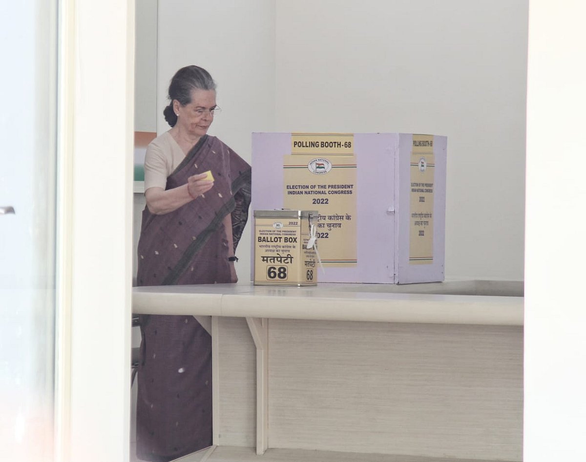 Congress presidential polls: Senior leaders including Sonia Gandhi, Manmohan Singh cast their votes