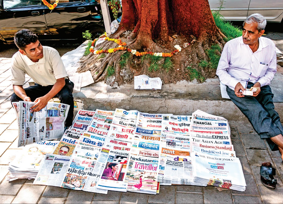 A vendor selling newspapers and magazines in Mumbai (Photo: Getty Images)
