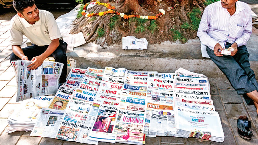 A vendor selling newspapers and magazines in Mumbai (Photo: Getty Images)