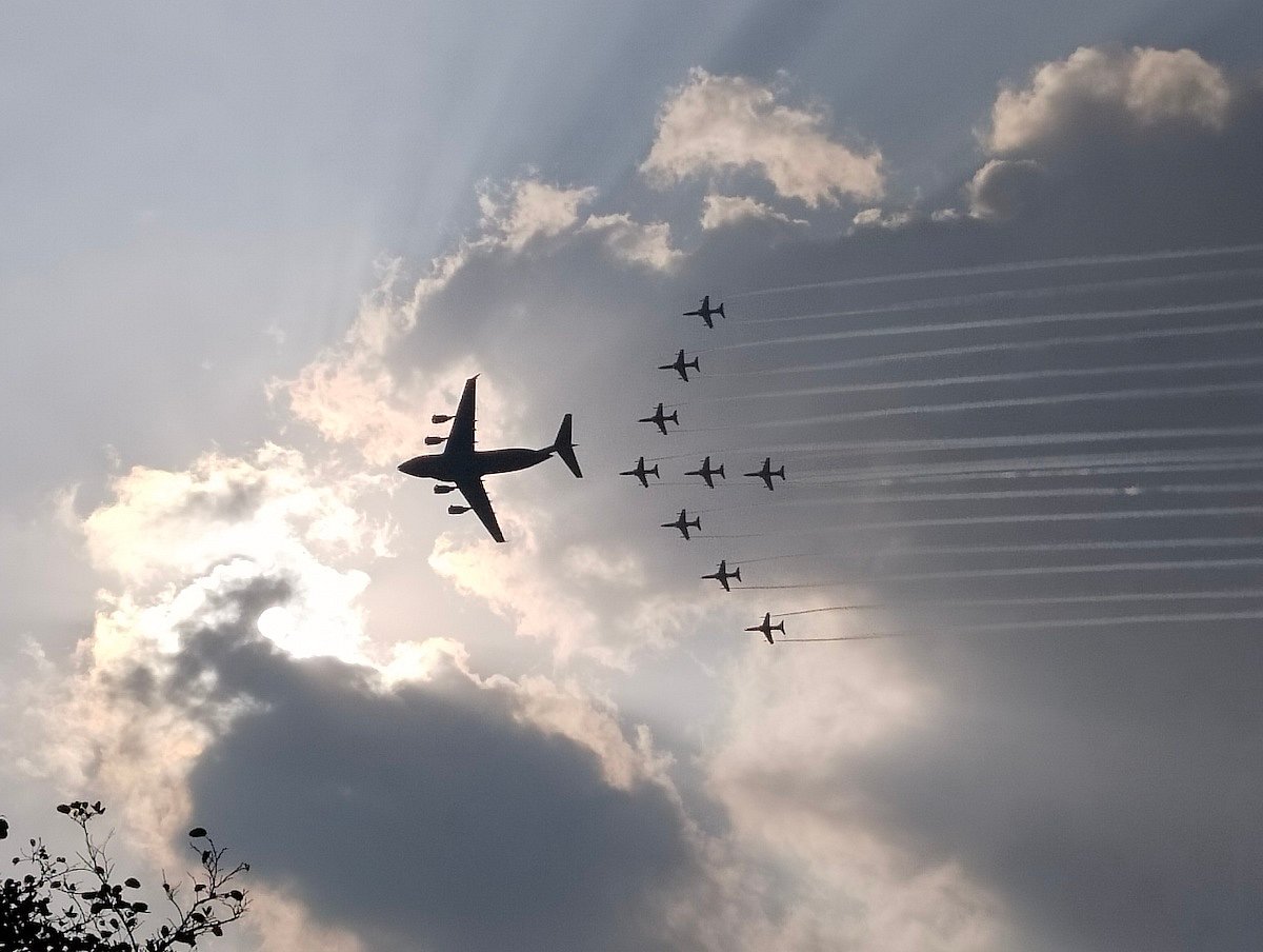 Breathtaking show by IAF with Surya Kiran Aerobatic Team displaying diamond formation
