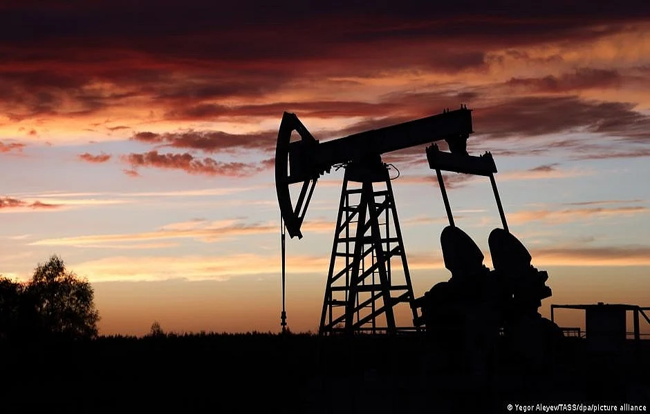 Rupee in for more trouble if oil prices resume rising tendency