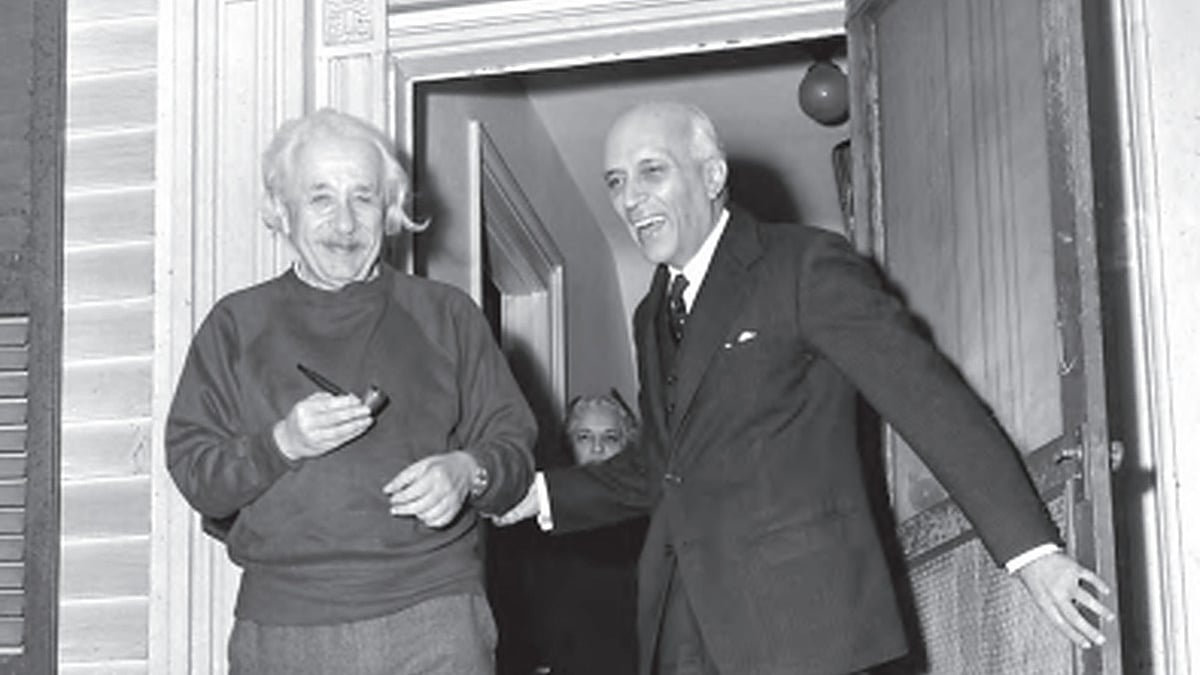 Jawarhalal Nehru with Albert Einstein at his home in Princeton, New Jersey, during a trip to the US in November 1949