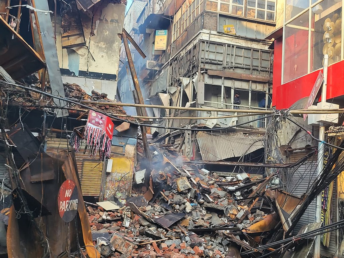 Smoke emanates from gutted shops in Chandni Chowk on 5th day; fire fighting still on