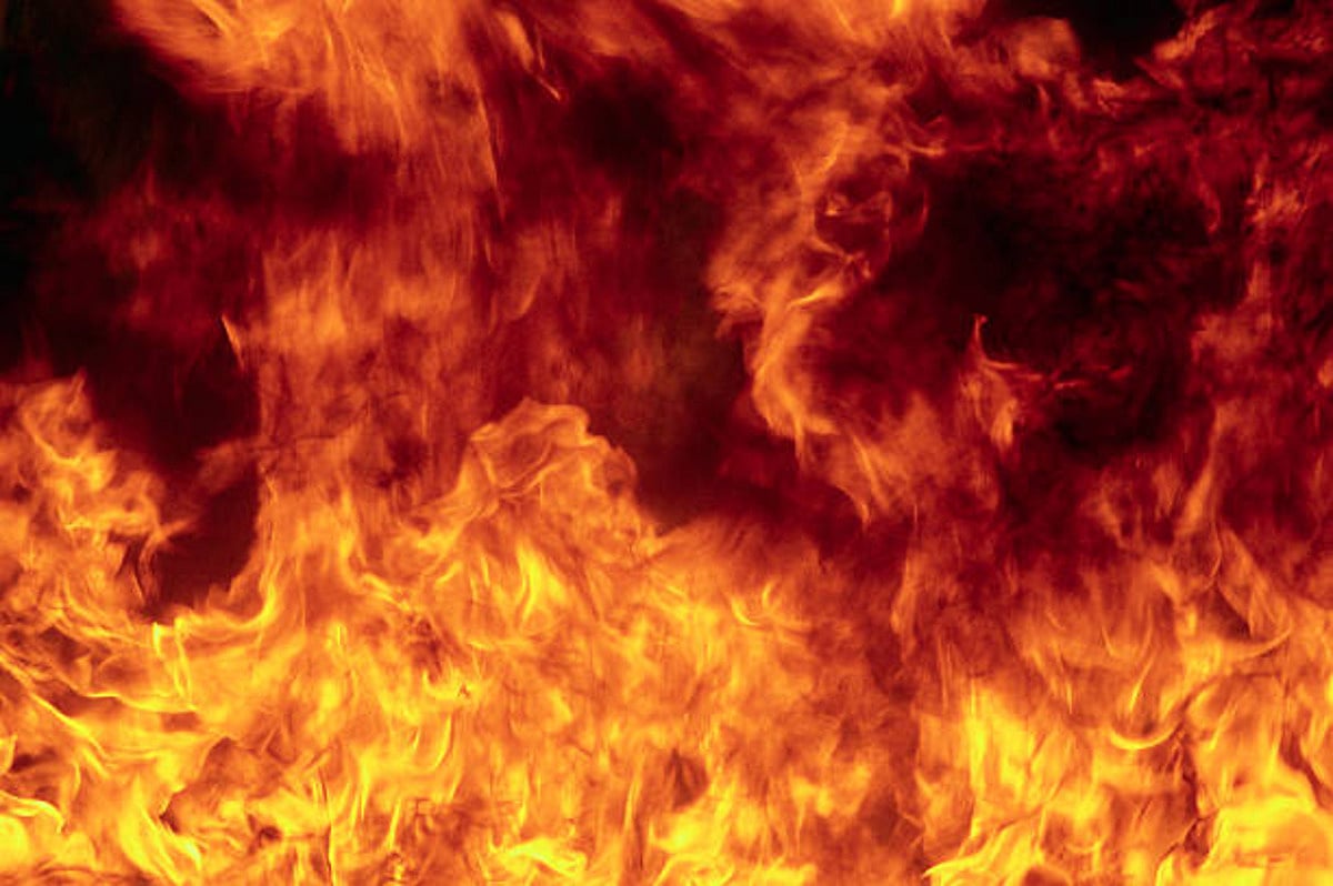 Couple burnt alive in Begusarai; wife dies, man critically injured