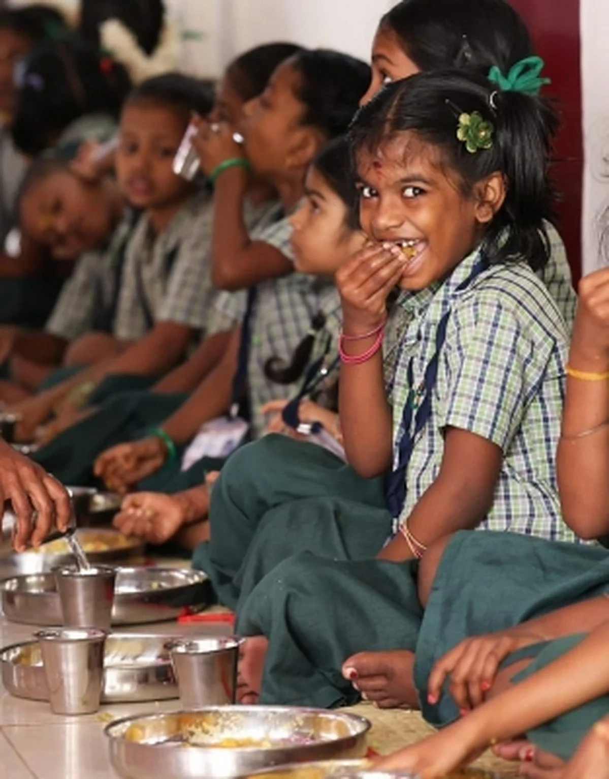 Stalin launches a free breakfast scheme for students