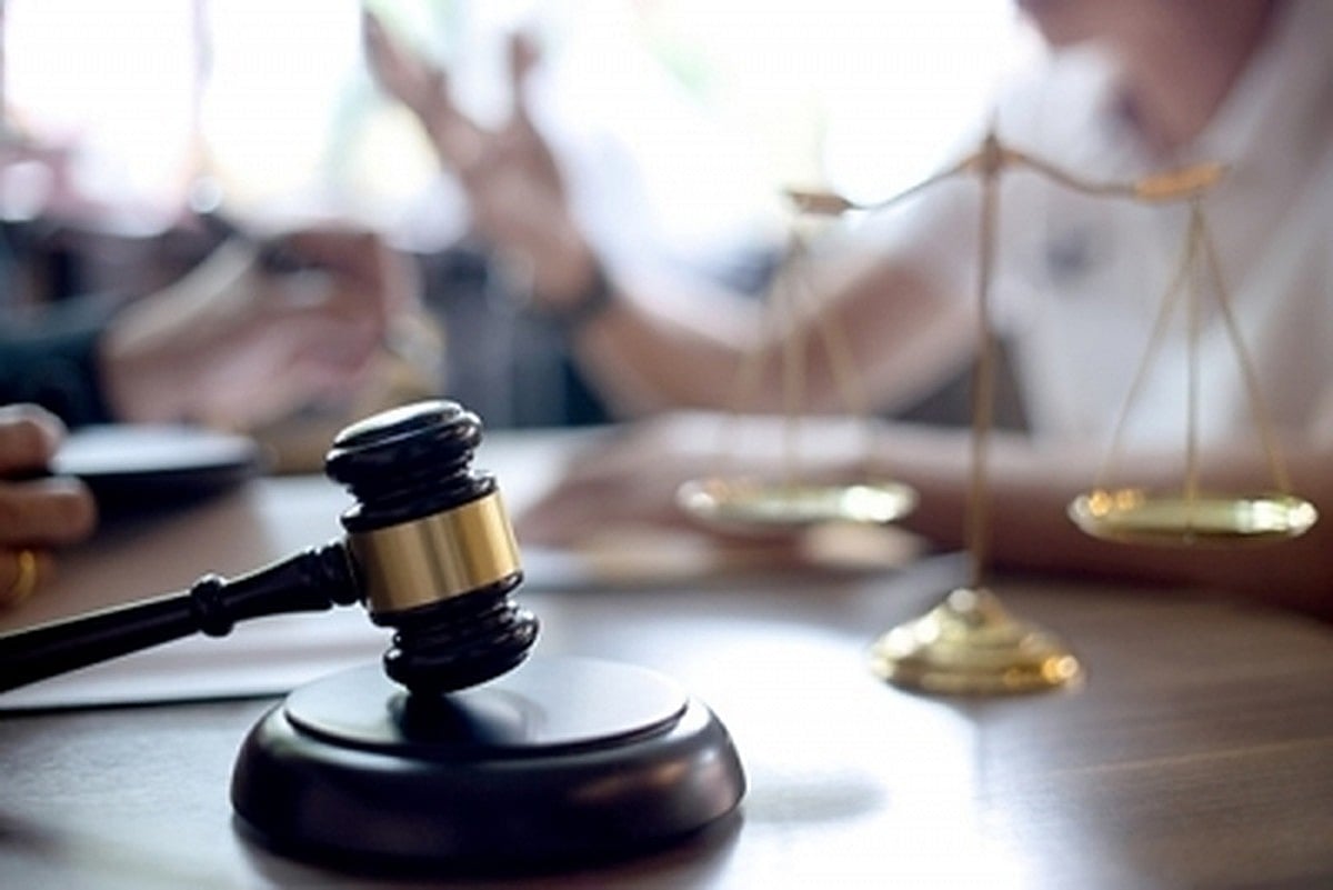 Delhi court grants bail to eight accused in PFI case, pulls up police