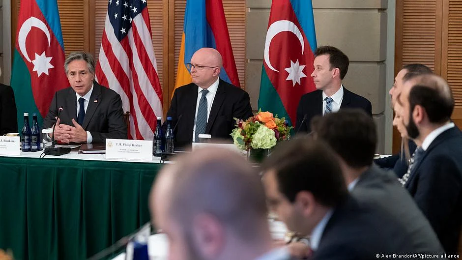 Armenia, Azerbaijan hold peace talks with US mediating (photo: DW)