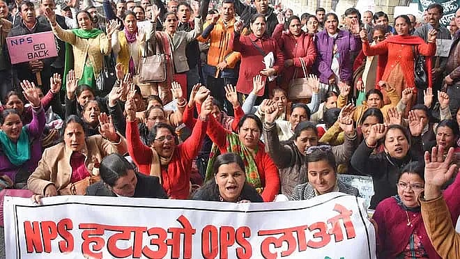Thousands of Gujarat government employees protest against the govt, Sep 2022