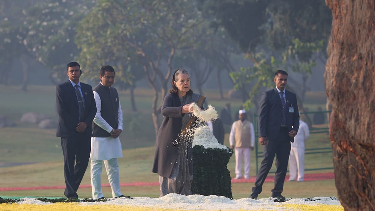 Rich tributes paid to Indira Gandhi on 105th birth anniversary