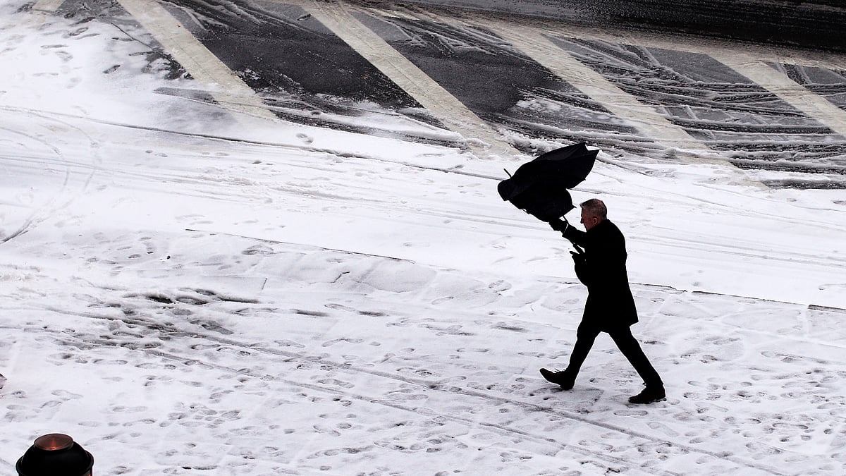 A pedestrian walks in the snow in New York, the United States. (Photo: Xinhua/Li Muzi/IANS)