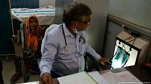 TB is caused by Mycobacterium tuberculosis (Mtb) and can remain dormant in the body for decades without causing symptoms. (photo: DW)