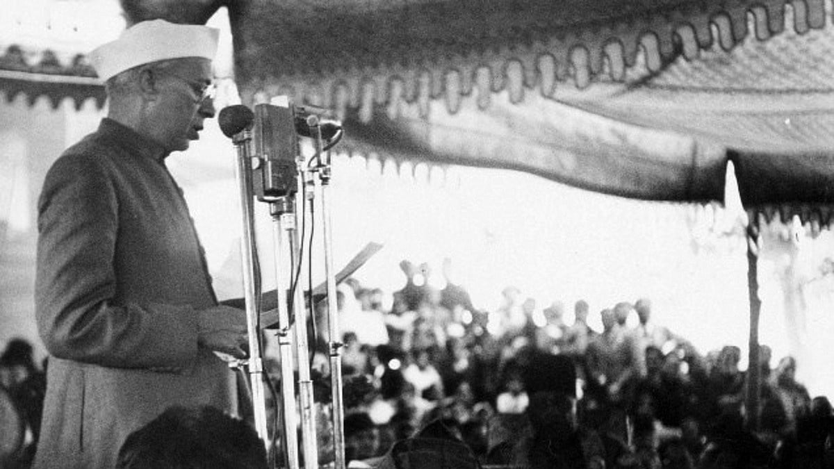 Jawaharlal Nehru, the then Prime Minister, addresses the AMU Convocation at Aligarh, 24 January 1948.