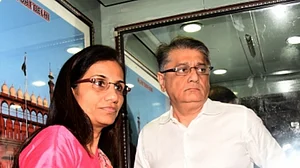 CBI produces Chanda & Deepak Kochhar in court, seeks 3-day custody