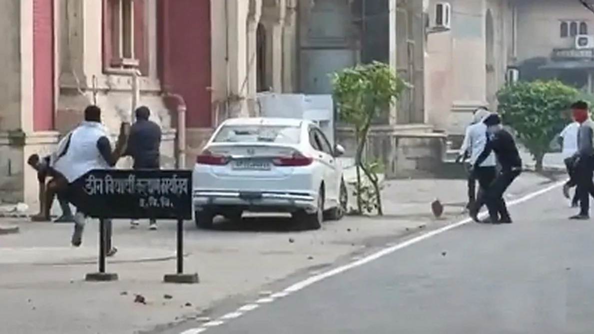Violence rocks Allahabad University, many injured