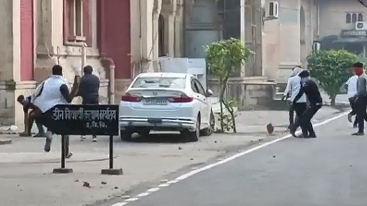 Violence rocks Allahabad University, many injured
