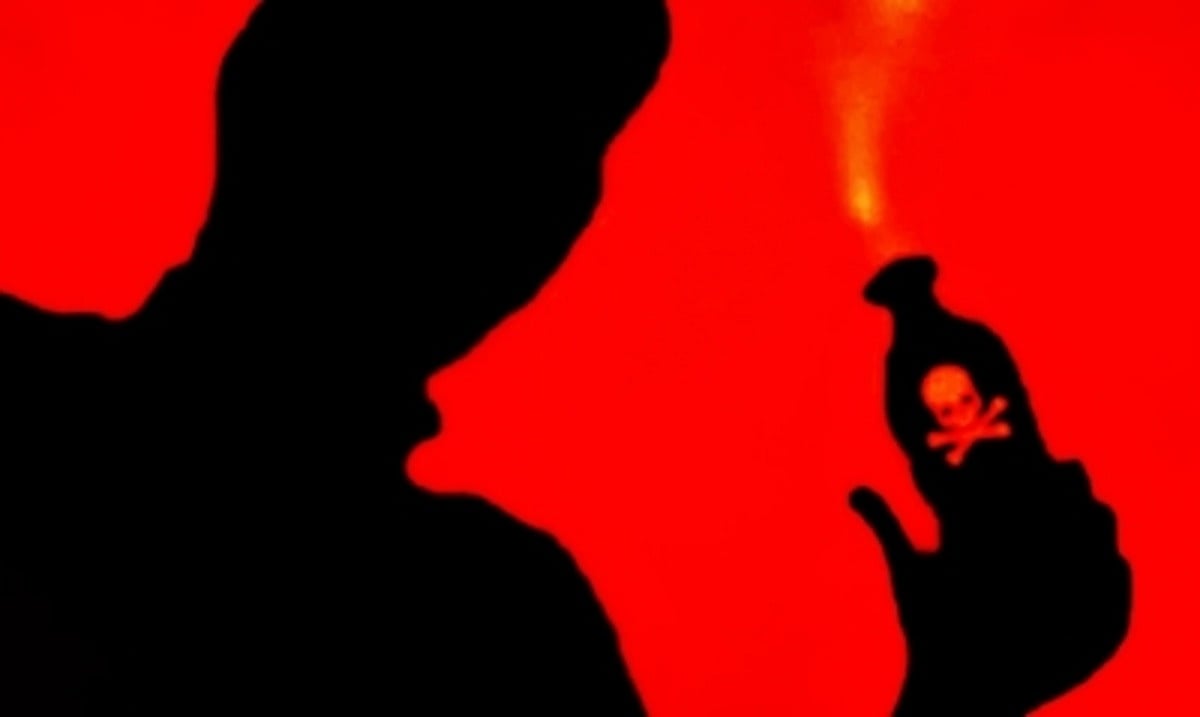 Delhi schoolgirl is attacked with acid in broad daylight