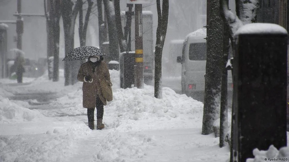 Parts of J&K receive snow on the second day.