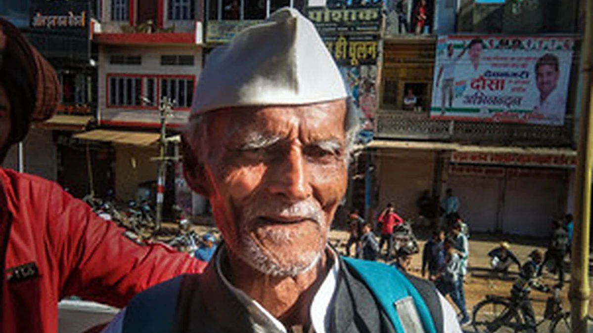 If politics be food of love, march on: 88-year-old Cong worker walks the miles in Bharat Jodo Yatra