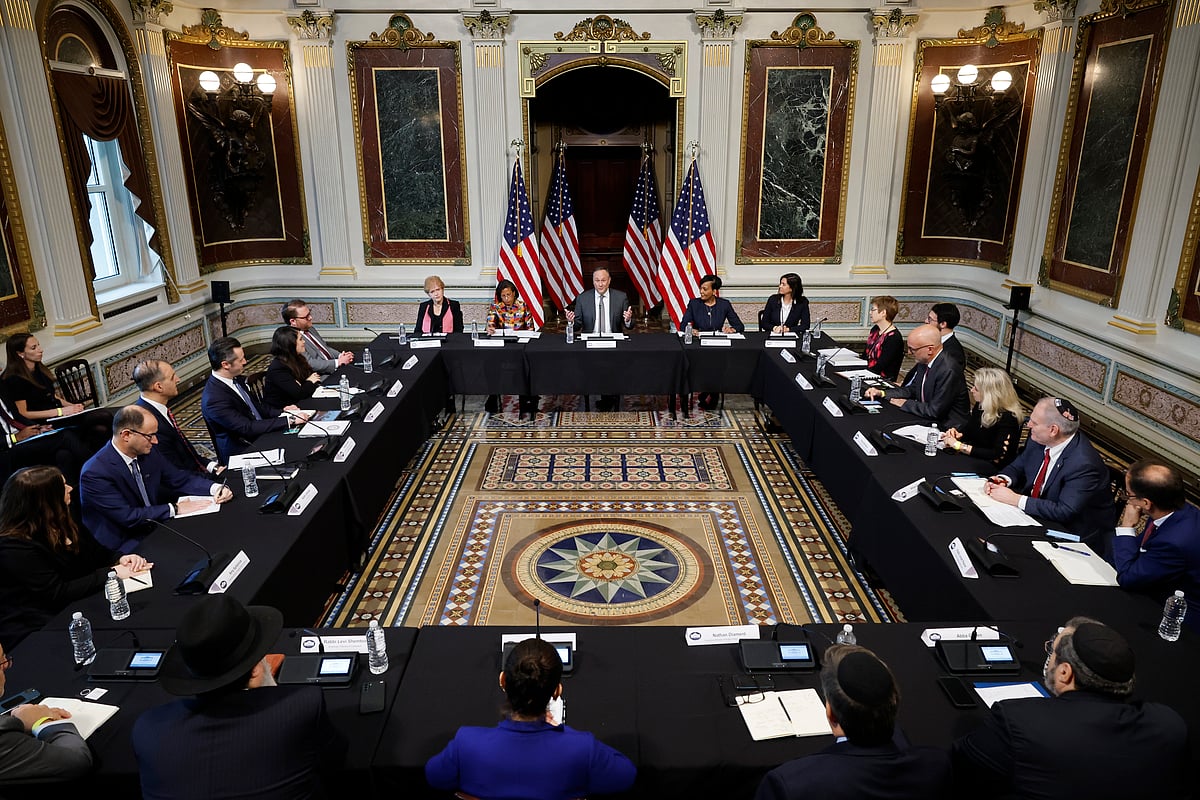 White House clears bill that eliminates per country quota for green cards; Indian-Americans set to benefit