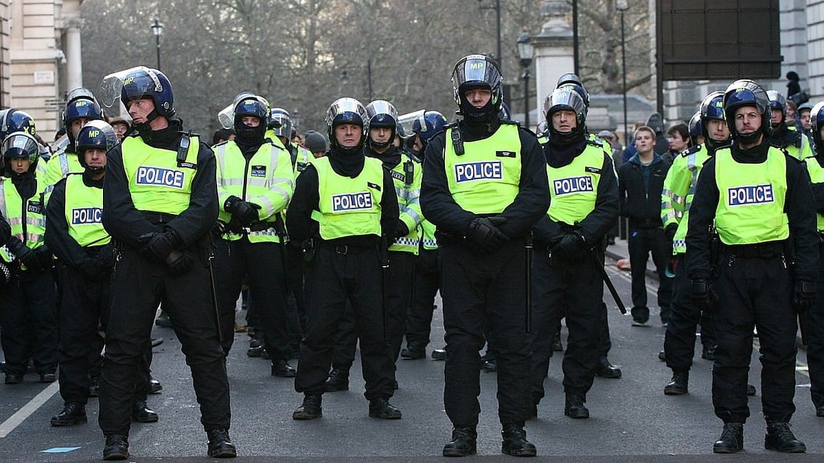 UK Police arrest 12 more in connection with Leicester violence.