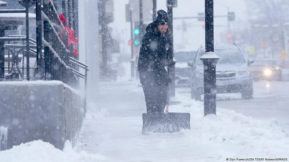 More rain, snow hit California as storm continues