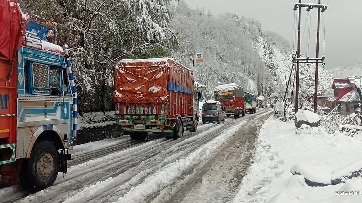 Representative image of Jammu-Srinagar highway (Photo: IANS)