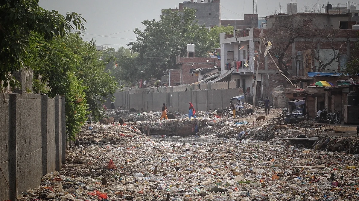 Many people in major cities of India are living in such unhygienic conditions. (Photo: Wasim Sarvar/ IANS)