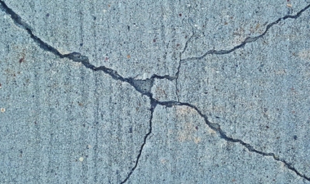 5.8-magnitude quake hits Indonesia