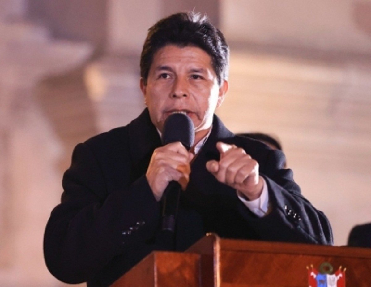 Mexico grants asylum to family of Peru's ousted President