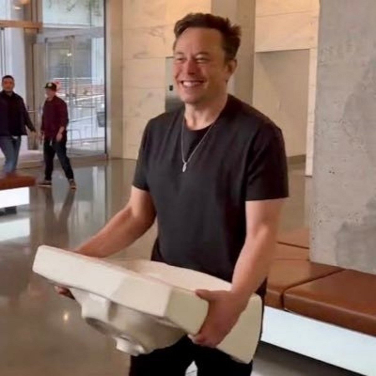 Musk gets booed by crowd at Dave Chappelle show

