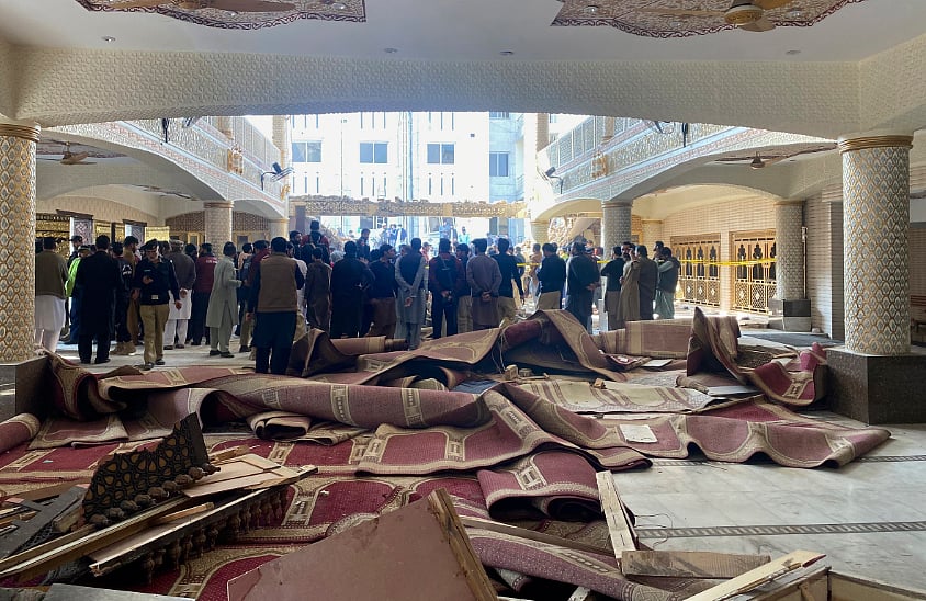 Death toll rises to 90 in Pakistan mosque suicide bombing