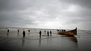 Sri Lankan navy arrests 27 Tamil Nadu fishermen