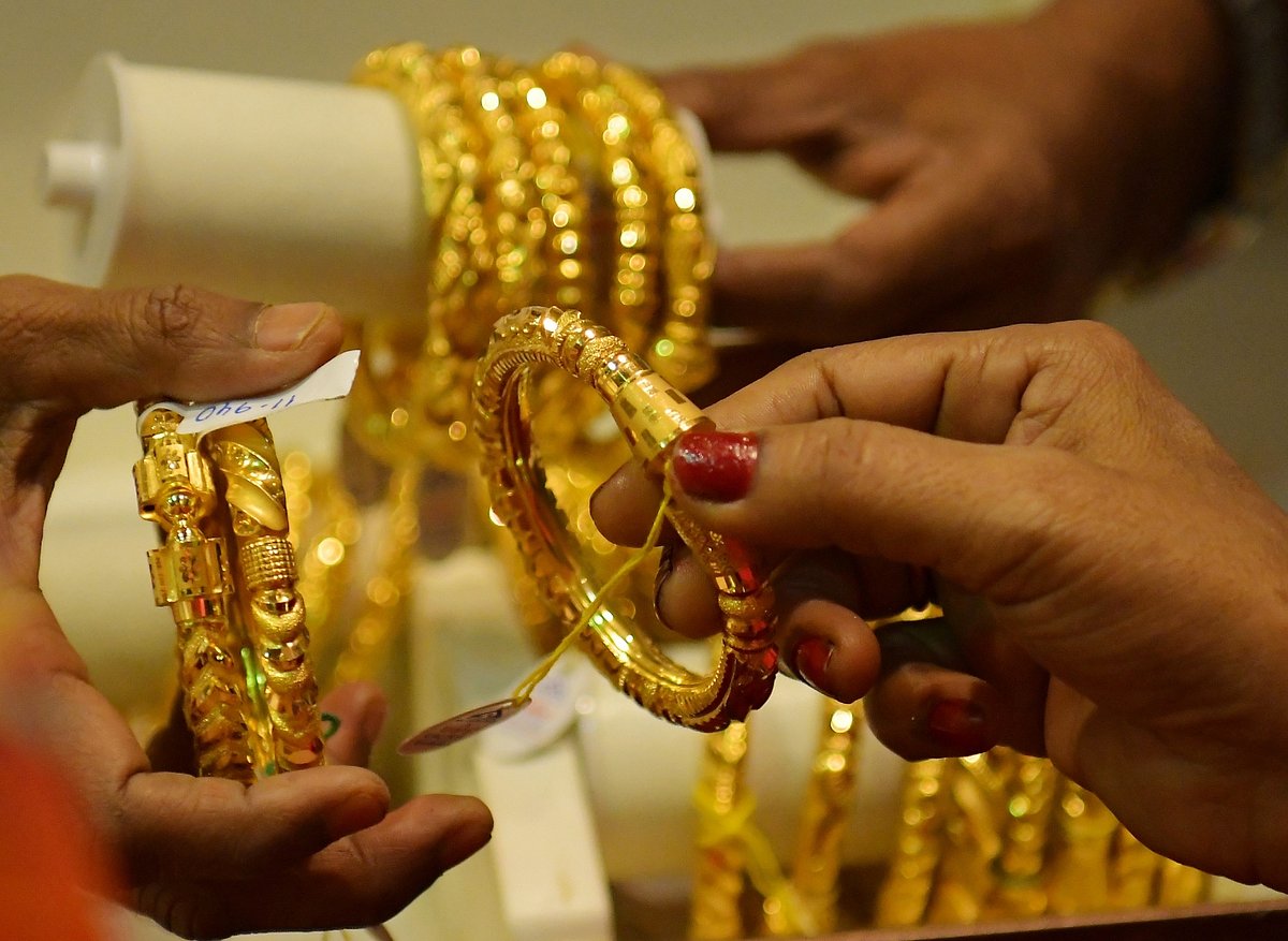 Gold prices on the upward trend, to touch Rs 60,000/10 gm soon