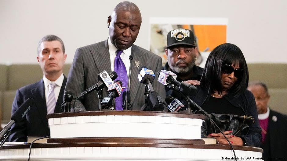 Tyre Nichols: US prosecutors charge Memphis cops with murder