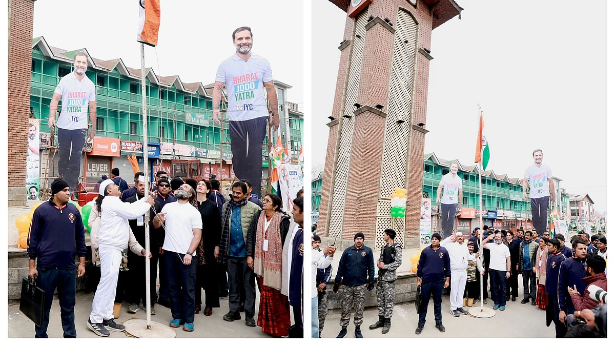 Congress leader Rahul Gandhi unfurls the tricolour at Srinagar's famous Lal Chowk, Sunday, 29 Jan