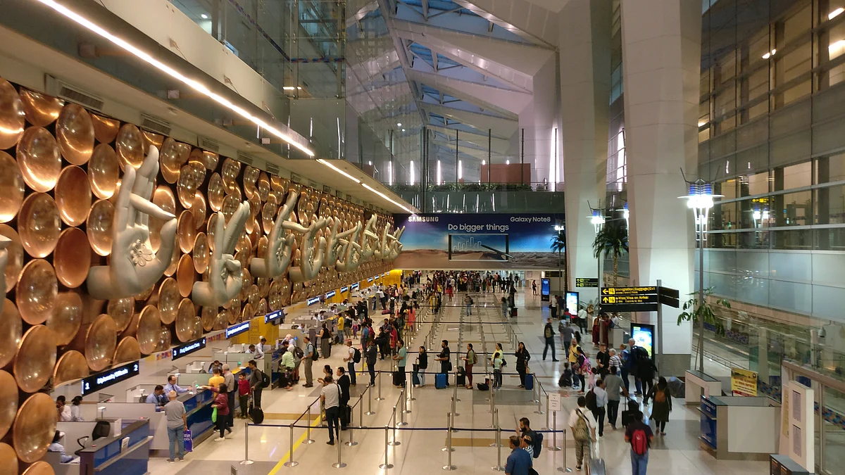 Several flights delayed due to low visibility at Delhi airport