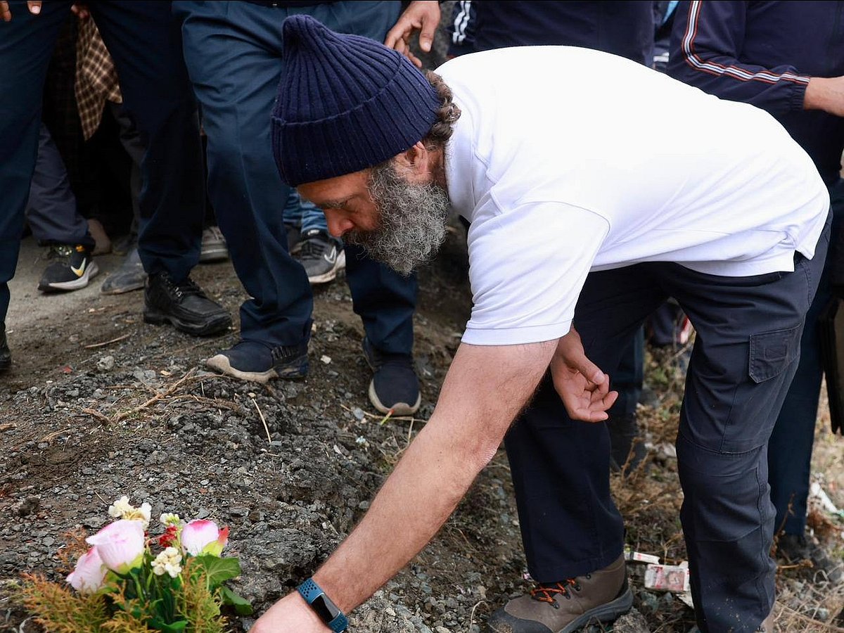 Bharat Jodo Yatra: Rahul Gandhi pays tribute to Pulwama Martyrs