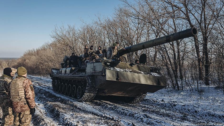Ukraine updates: UK to supply Kyiv with 14 tanks