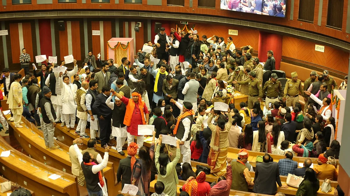 Ahead of voting for the Delhi mayoral elections, clashes broke out between AAP and BJP councillors over who should take oath first, during the first meeting of the house, on January 6. Photo by Vipin Kumar