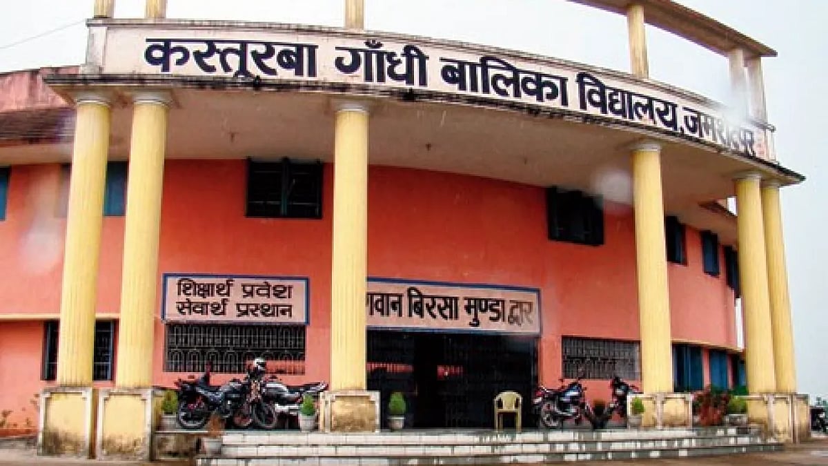 J'khand: Over 60 girls walk for 17 km at night to complain to DC about hostel warden